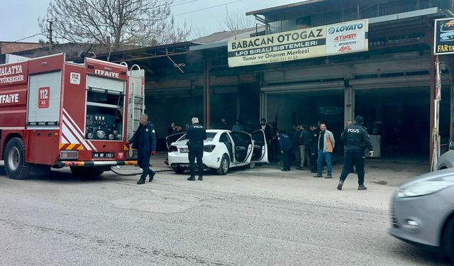 Sanayi Sitesinde Otomobilde Yangın