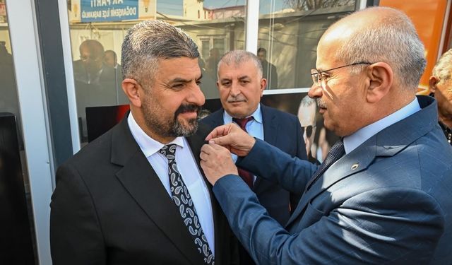 CHP'den İstifa Eden Meclis Üyesi AK Parti'ye Katıldı