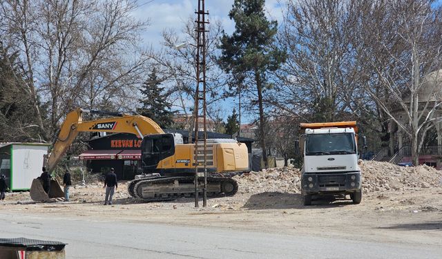 Malatya'da Sanayi Sitesinde Yıkım Süreci Devam Ediyor