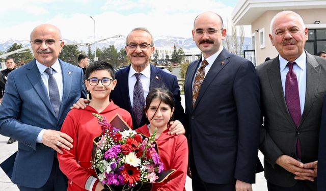 Vali Yavuz Doğanşehir'de: 'Depremin İzlerini Silmeye Devam Ediyoruz'