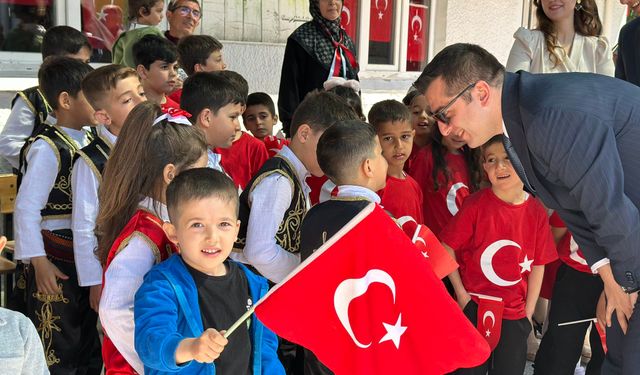 Yazıhan'da 23 Nisan Coşkusu: Kaymakam Kurt Öğrencilerle Bocce Oynadı