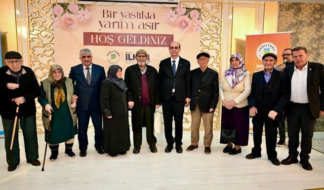 Yeşilyurt'ta 'Bir Yastıkta Yarım Asır' Programında Duygusal Buluşma