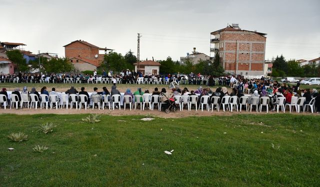 Anneler Günü Cemal Gürsel Mahallesi'nde Şölen Havasında Kutlandı