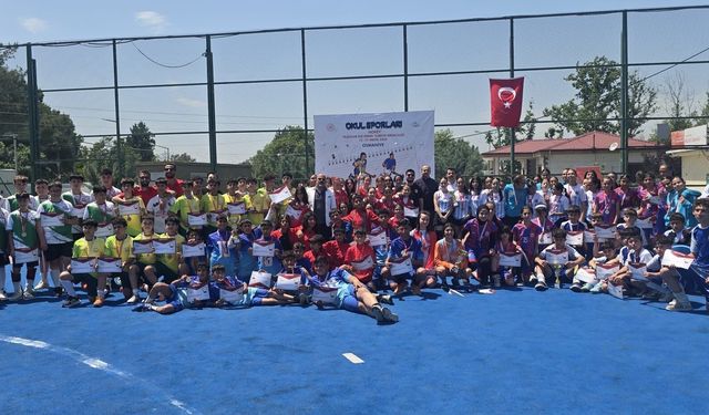 Milli Egemenlik Ortaokulu Hokey Takımı Türkiye Şampiyonu Oldu