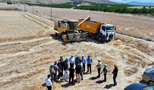 Başkan Geçit, 'Üreticilerimize Ücretsiz Arpa Dağıtımı Yapacağız'