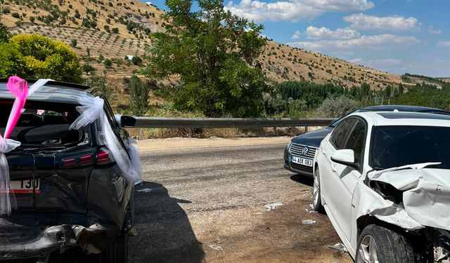 Düğün Konvoyunda Zincirleme Kaza: 4 Yaralı