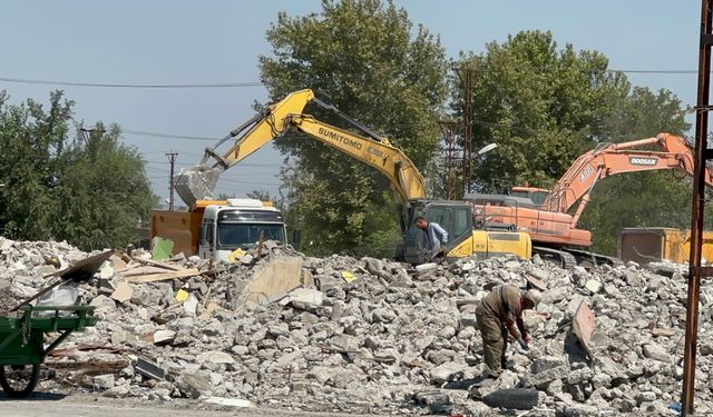 Malatya Küçük Sanayi Sitesi'nde Yıkım Sürüyor: 66 Esnaf Kepenk Kapattı