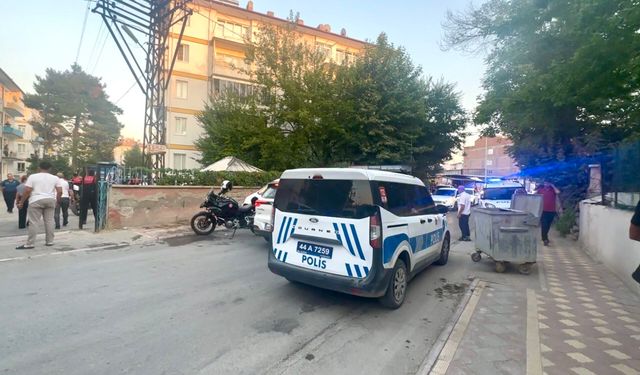 Malatya'da Akraba Kavgası: Polis Havaya Ateş Açtı, Mahalle Savaş Alanına Döndü