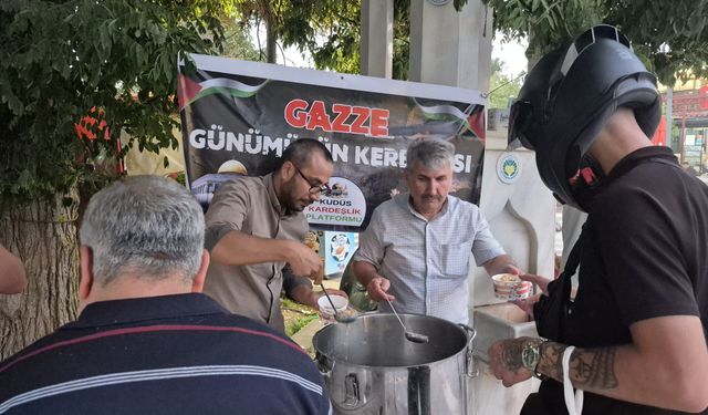 Malatya'da 'Gazze Günümüzün Kerbelası' Sloganıyla Aşure İkramı