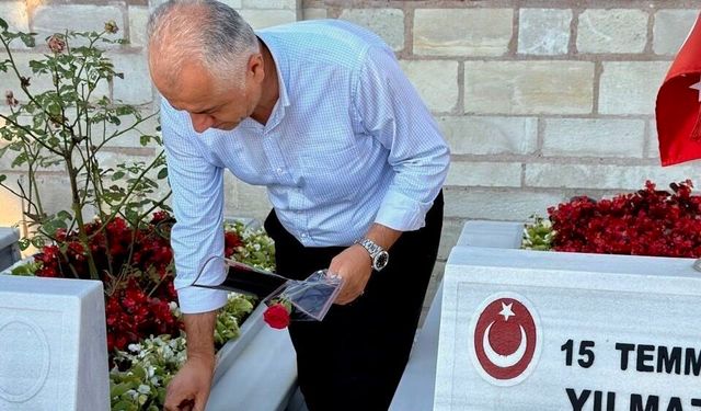 Özköse: 'O Gece Türkiye Diz Çökmedi'
