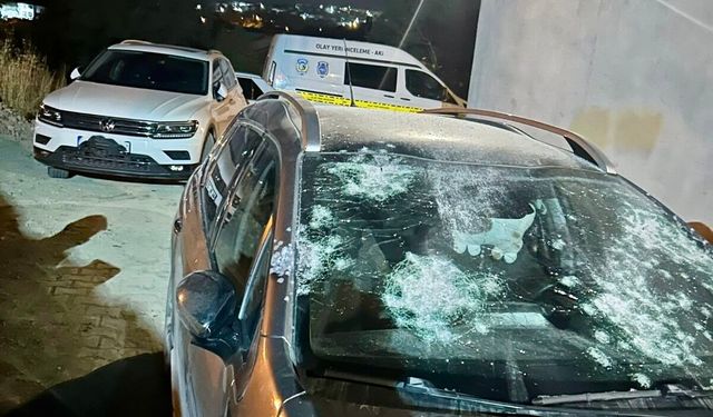 Park Halindeki Araca Kurşun Yağdırdılar; O Anlar Kamerada
