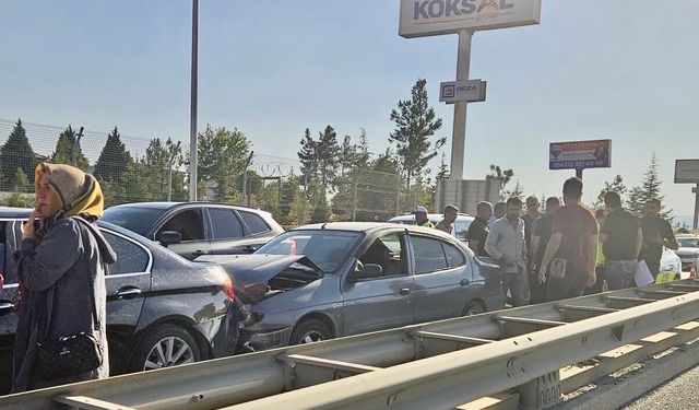 Beylerderesi Viyadüğü'nde 5 Araçlı Zincirleme Kaza: 1 Yaralı