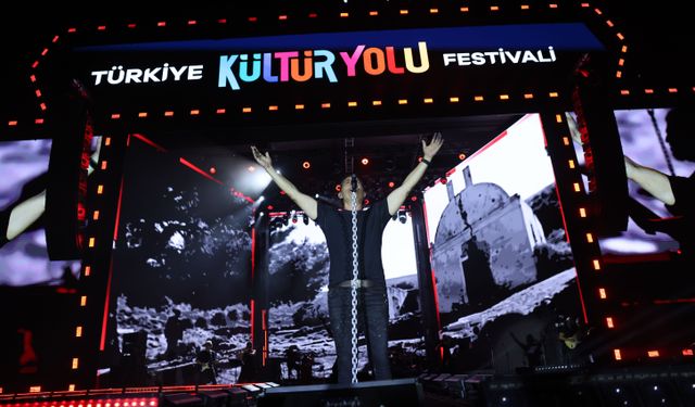 Kıraç Malatya'da Festival Sahnesinde Sevenleriyle Buluştu