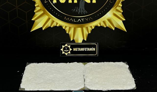 Sokak Satıcısına Fiziki Takip: 900 Gram Metamfetamin Ele Geçirildi