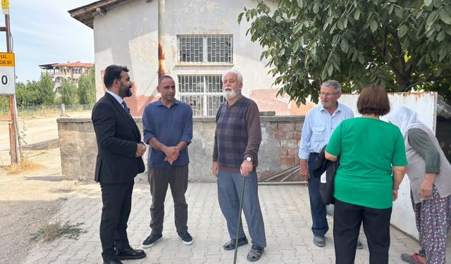 CHP'li Budak'tan Belediyelere Yol Ve Okul Tepkisi