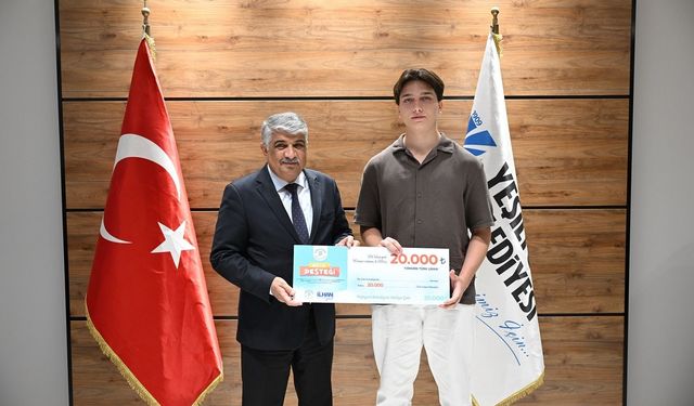 YKS'de Derece Yapan 31 Öğrenciye Başarı Ödülü