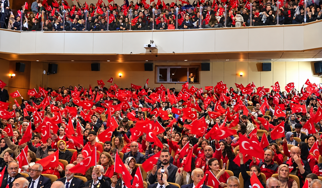 Malatya'da Cumhuriyet Coşkusu Salona Sığmadı
