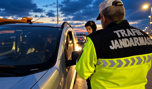 Malatya'da Jandarmadan Huzur Uygulaması: 13 Aranan Şahıs Yakalandı