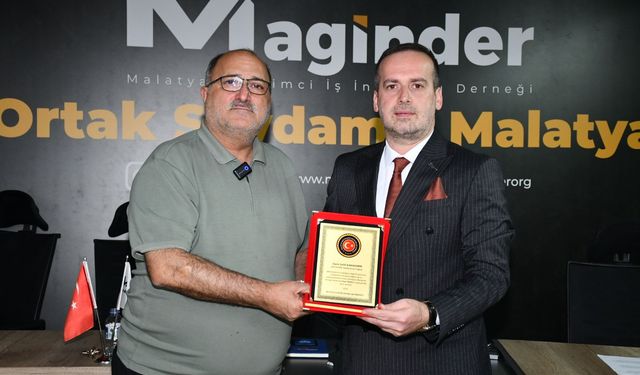 Muhtarlardan Salih Karademir'e İlk Onur Ödülü