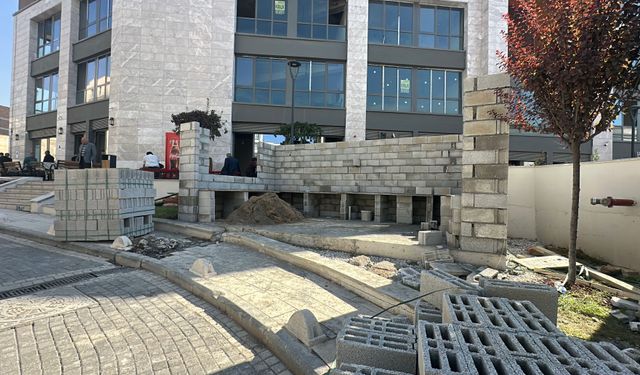 Yeni Çarşısında Yanlıştan Dönüldü: Muhtarlık Binası Yıkıldı