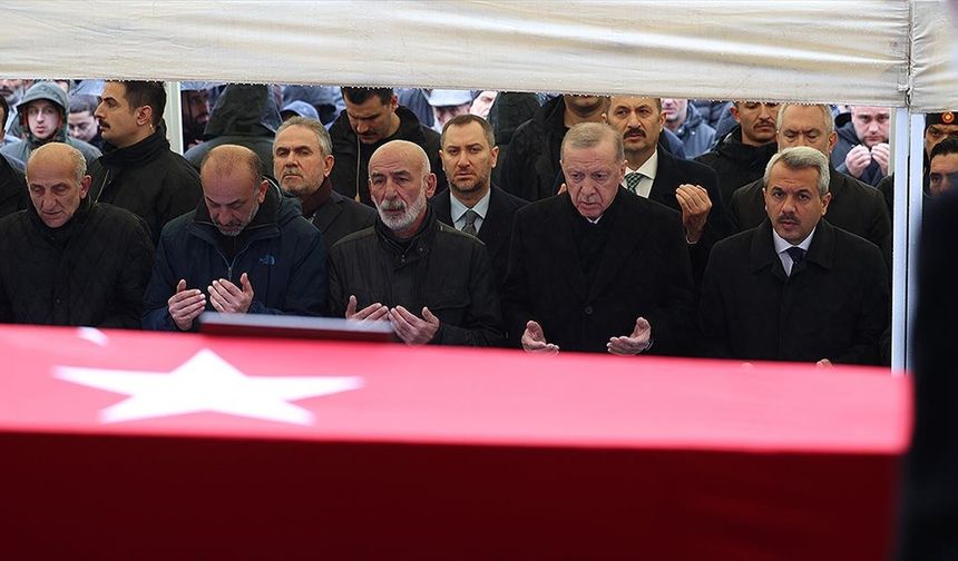 Cumhurbaşkanı Erdoğan, Rize'de Kıbrıs gazisinin cenaze törenine katıldı