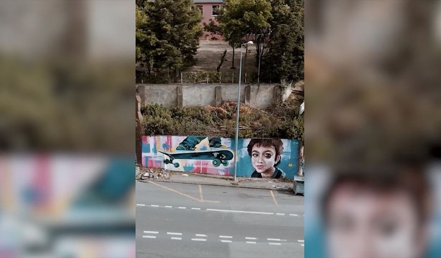 Azerbaycanlı ressam, bıçaklanarak öldürülen Mattia Ahmet Minguzzi’nin portresini duvara resmetti