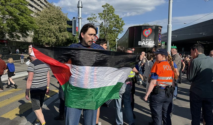 Basel'de Eurovision Şarkı Yarışması'nın yapıldığı alanda Filistin bayrakları taşınmasına izin verilmiyor