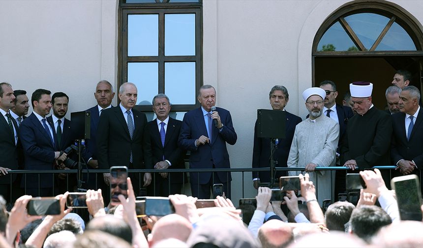 Cumhurbaşkanı Erdoğan, Kireçburnu Gümrükçü İshak Ağa Camisi'nin açılışını gerçekleştirdi