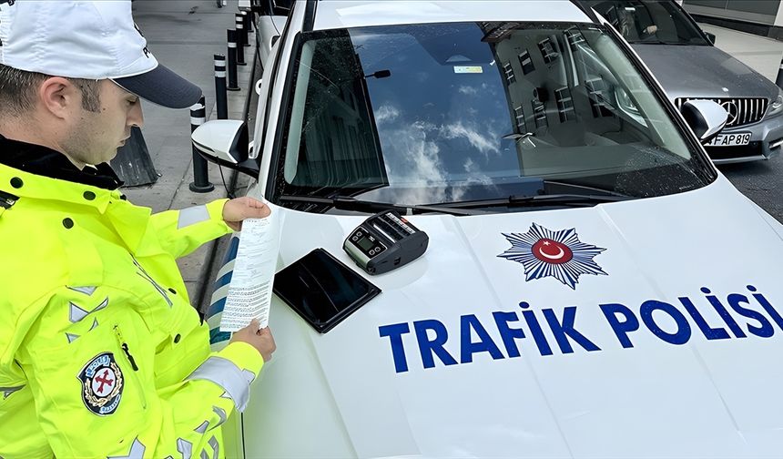 Düğün veya asker uğurlama konvoylarıyla trafiği engelleyenlere 180 bin lira ceza geliyor