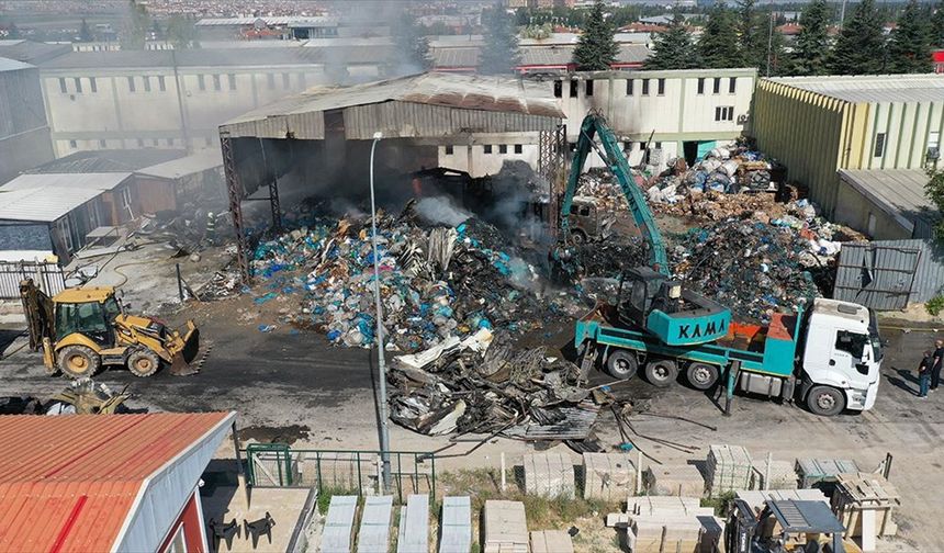Eskişehir'de geri dönüşüm tesisinde çıkan yangın söndürüldü