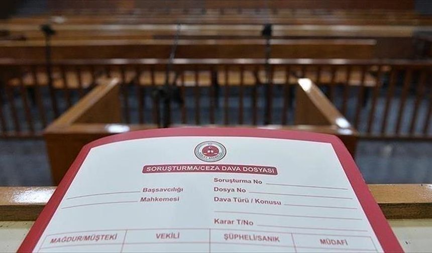 Görevden uzaklaştırılan Ahmet Özer'in yargılanmasına başlandı