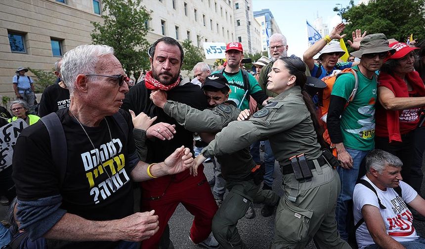 İsrail’de meclis önünde toplanan yüzlerce kişi, Gazze’de işgali genişletme planını onaylayan hükümeti protesto etti