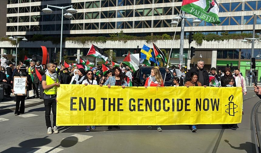 İsveç'te yüzlerce kişi İsrail'in Gazze'yi işgaline sessiz kalan hükümete tepki gösterdi