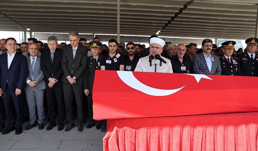 Şehit Astsubay Kıdemli Çavuş Emre Polat, Sivas'ta son yolculuğuna uğurlandı