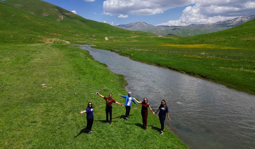 Şırnak'ta 2 bin 625 rakımlı Faraşin Yaylası doğaseverlerin rotası oldu