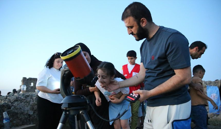 Tarihi Zerzevan Kalesi'nde "Yıldızlar Altında Bilim ve Sanat" etkinliği düzenlendi