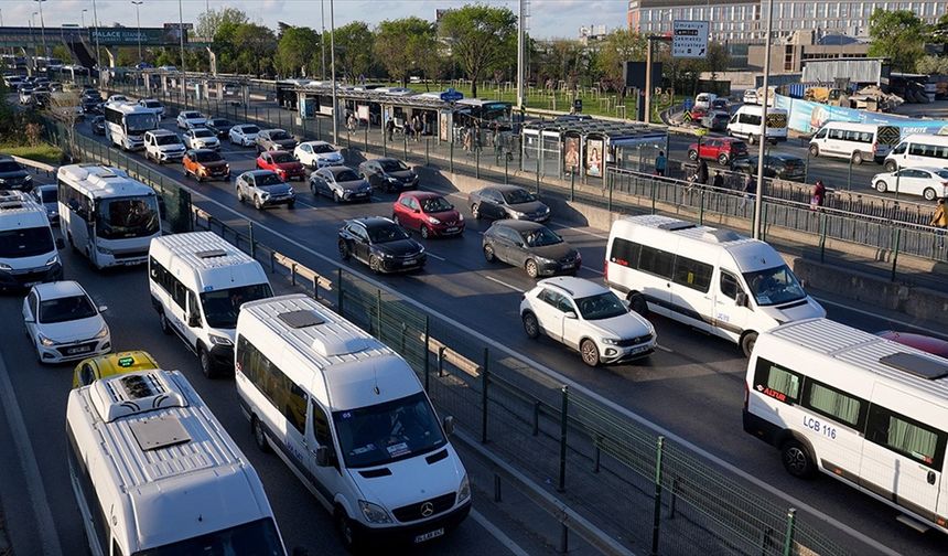 Türkiye'de bu yıl trafiğe kaydedilen taşıtların yarıya yakını 4 büyük şehirde yollara çıktı