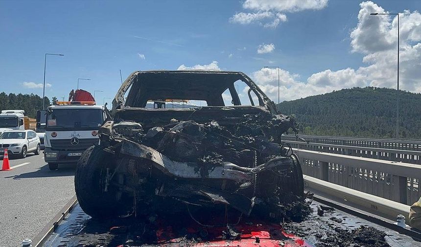 Ümraniye'de 3 aracın karıştığı zincirleme kazada 3 kişi yaralandı
