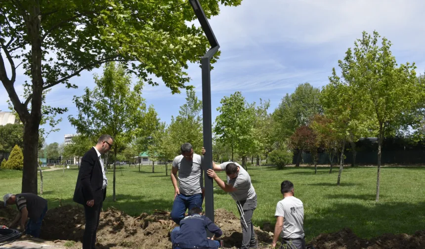 Bursa Karacabey’de Atatürk Kültür Parkı’na modern aydınlatma