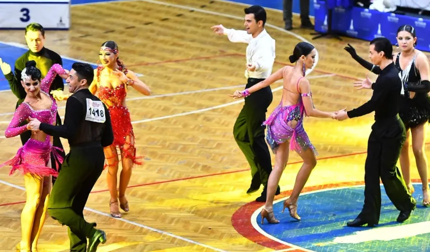 İzmir’de dansçıların kıyasıya rekabeti