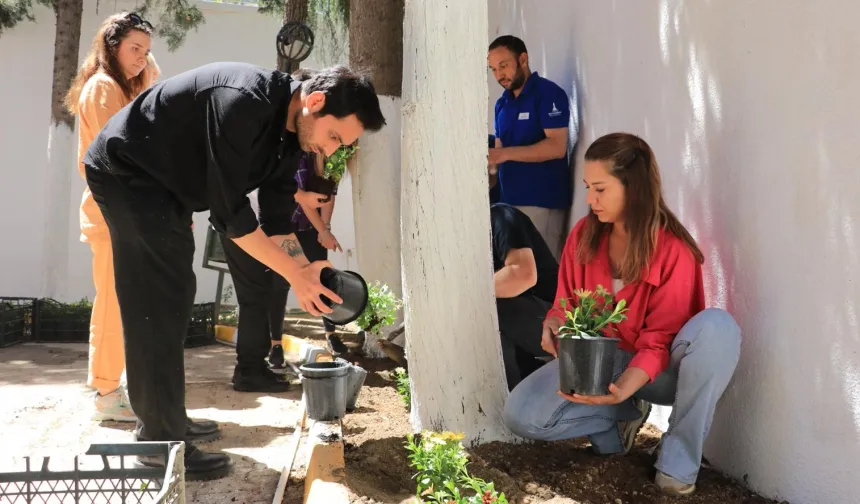 İzmir'de öğrenciler istedi Büyükşehir ekipleri yaptı