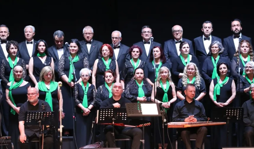İzmit Belediyesi Türk Sanat Müziği Korosundan muhteşem konser 