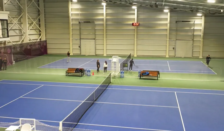 Konya Karatay'da 19 Mayıs kapsamında ödüllü tenis turnuvası