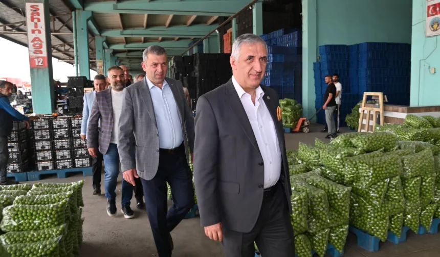 Manisa'da Turgutlu Sebze ve Meyve Hali açıldı