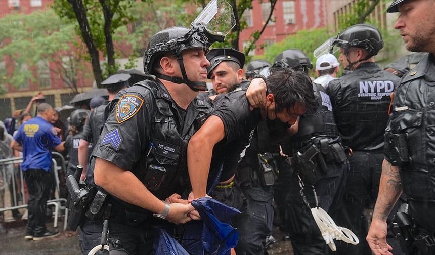 ABD'nin New York kentinde göçmenlere destek gösterisinde onlarca protestocu gözaltına alındı