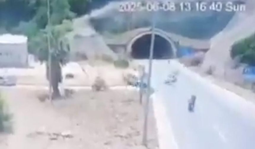 Antalya'da iki motosiklet ile otomobilin çarpışması sonucu 2 kişi öldü, 4 kişi yaralandı