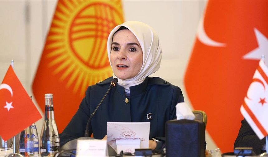 Bakan Göktaş: Aileyi evrensel bir değer olarak yeniden tanımlamalıyız