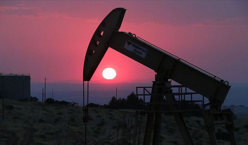 Brent petrol Orta Doğu'da ateşkes haberleriyle yüzde 3'ün üzerinde düştü