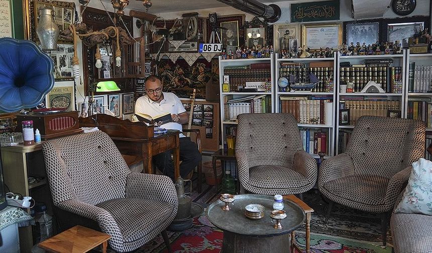 Çeyiz sandığıyla başlayan merak 220 parçalık antika koleksiyonuna dönüştü