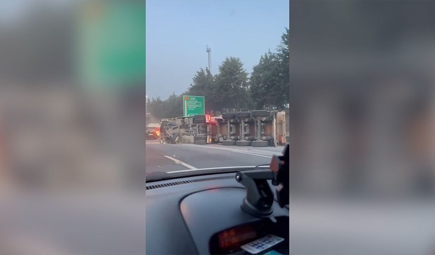 Esenler'de meydana gelen kaza sonucu trafik yoğunluğu oluştu
